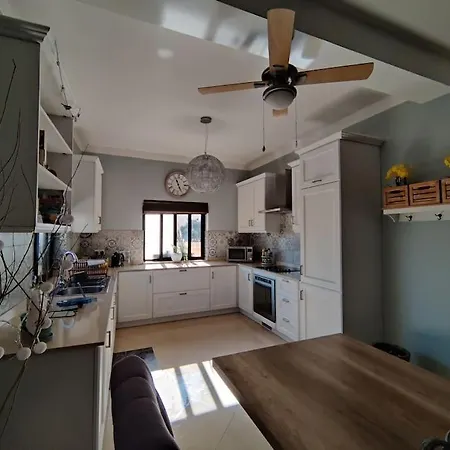 Peaceful & Modern Corner Apartament Qala
